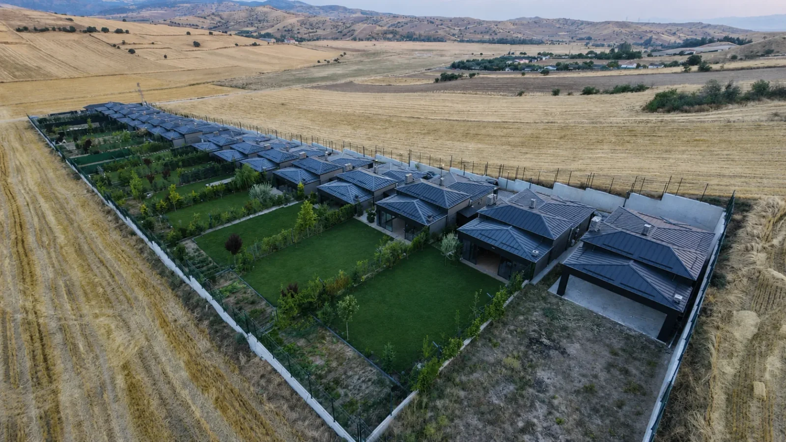 Laviva Yaşam Köyü — Gerçek proje fotoğrafları ve video kareleri temel alınarak hazırlanmış temsili düzenlemeler.